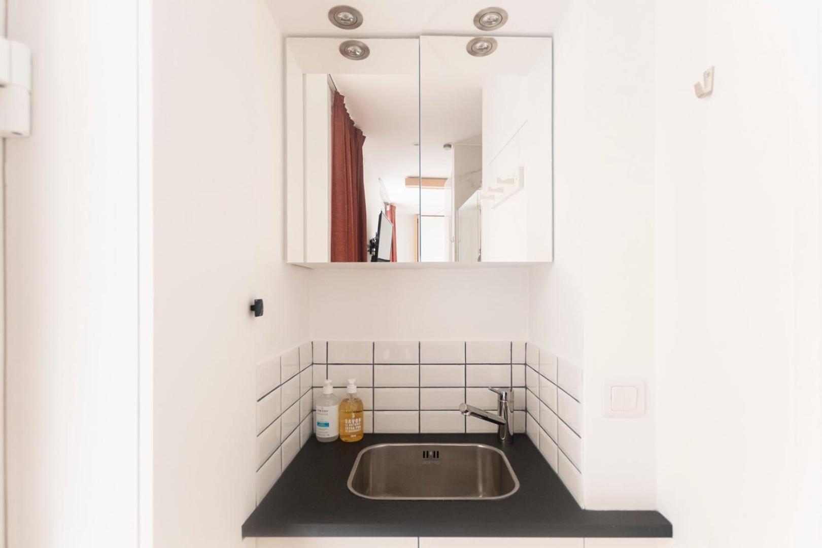 Super Central Mini Studio - 2 Pax, Murphy Bed ปารีส ภายนอก รูปภาพ